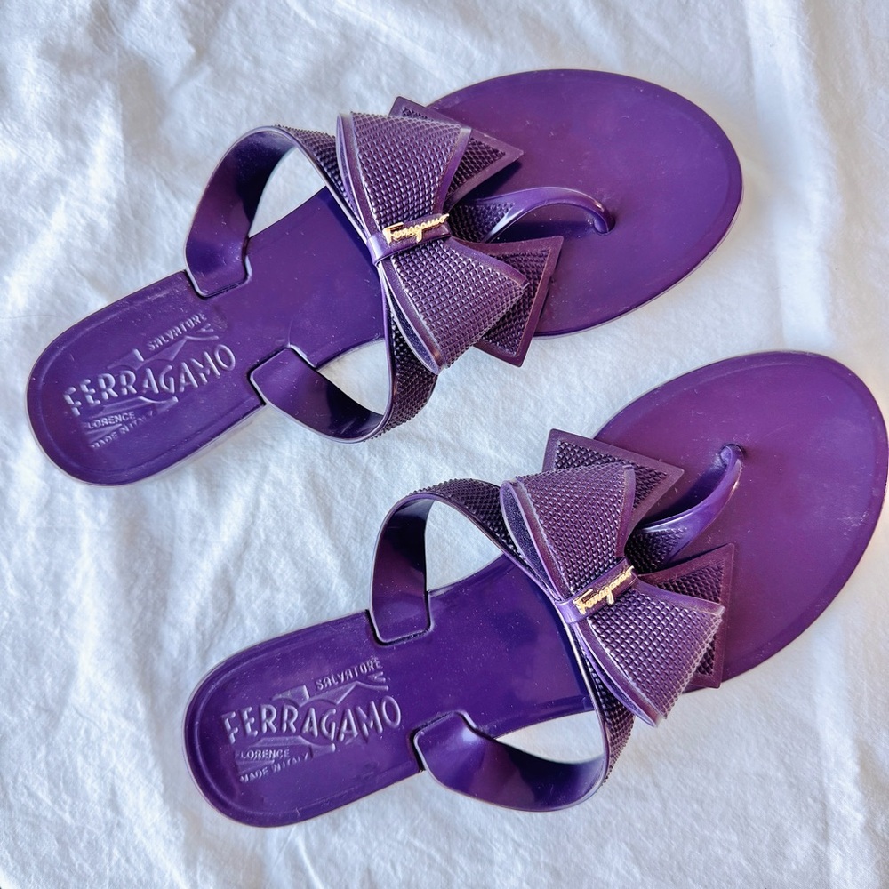 Salvatore Ferragamo Bali Bow Jelly Thong Sandals in Purple